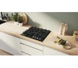 Bosch PNN6B6K40, SER4, Gas hob, 4 zones, 9 power levels, FlameSelect new, Easy cleaning, metal knobs, black, 60cm